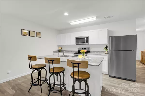 Newton, NC 28658,1349 Cypress LOOP