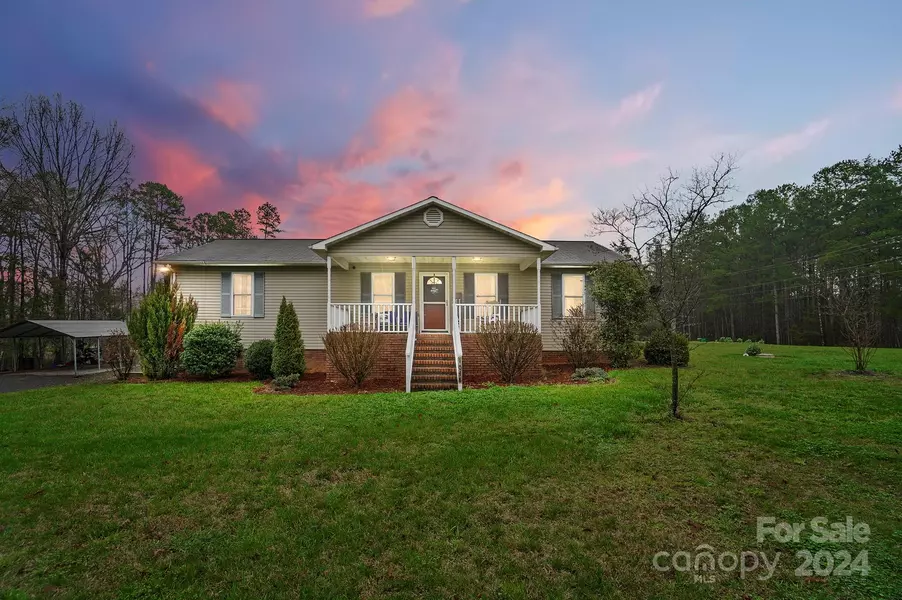 1048 Allison ST, Oakboro, NC 28129