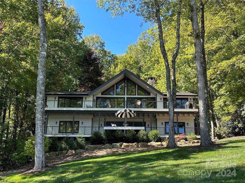 843 North Club BLVD, Lake Toxaway, NC 28747