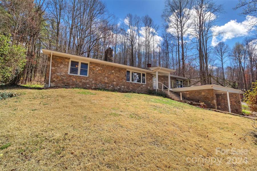 358 Timberlane RD, Waynesville, NC 28786