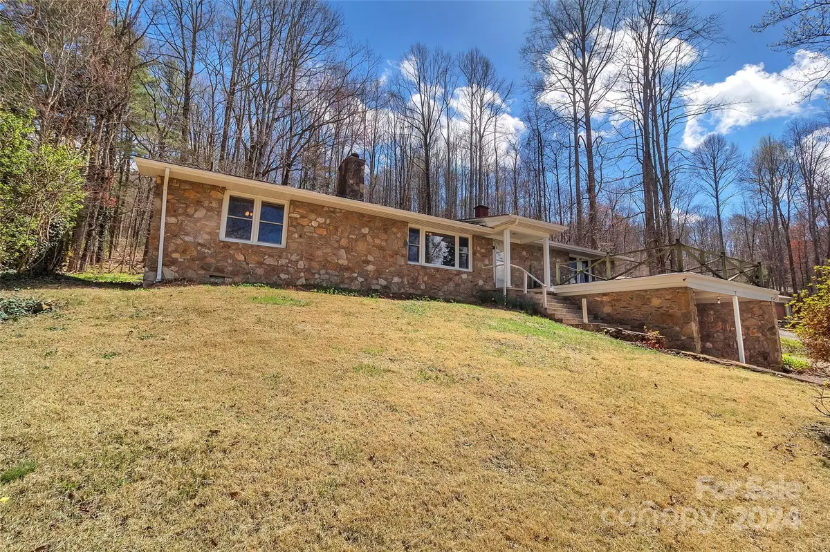 Waynesville, NC 28786,358 Timberlane RD