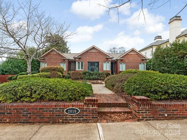 2019 Hastings DR, Charlotte, NC 28207