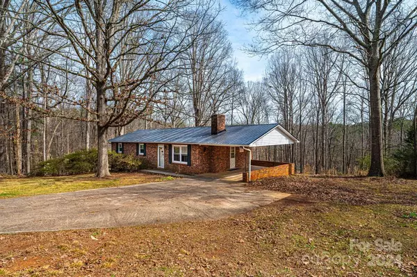 1736 Mccombs ST, Newton, NC 28658