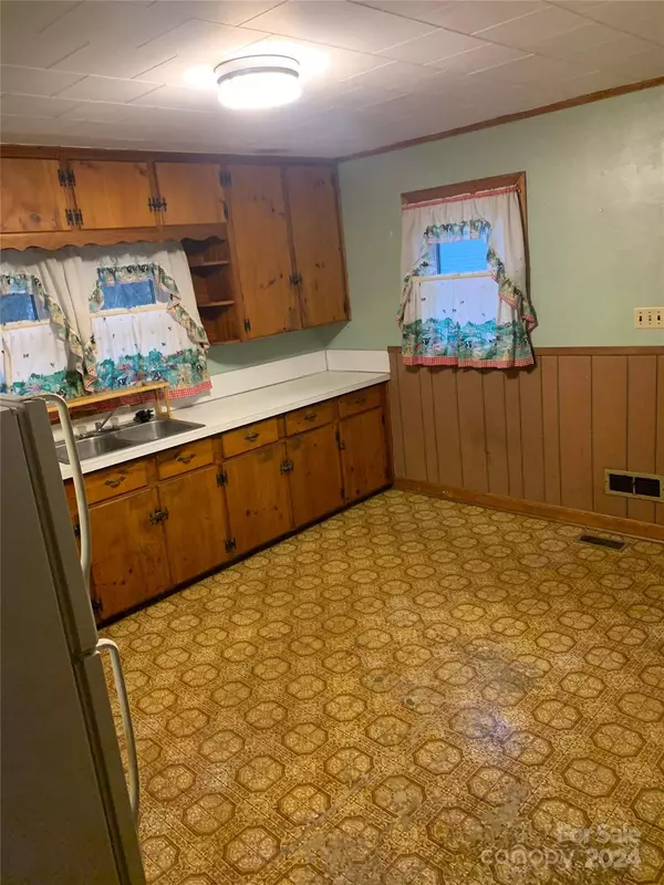Stanley, NC 28164,212 W Poplar ST
