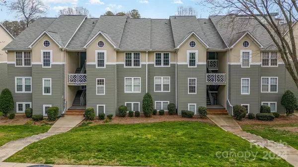 Cornelius, NC 28031,19823 Henderson RD #L