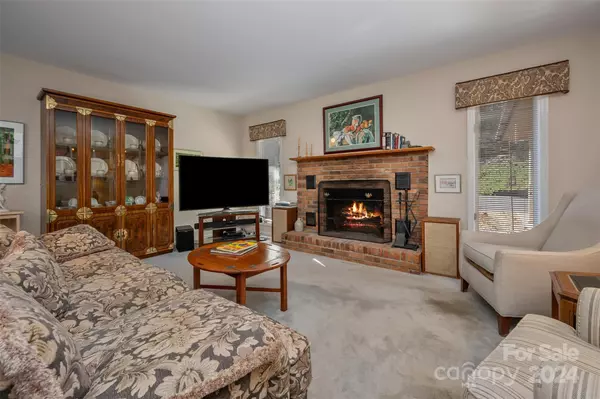 Hendersonville, NC 28791,239 Stonebrook DR