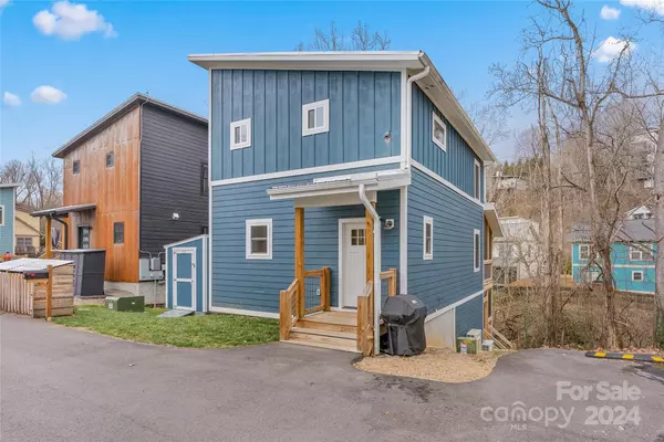 166 Simcoe ST, Asheville, NC 28806