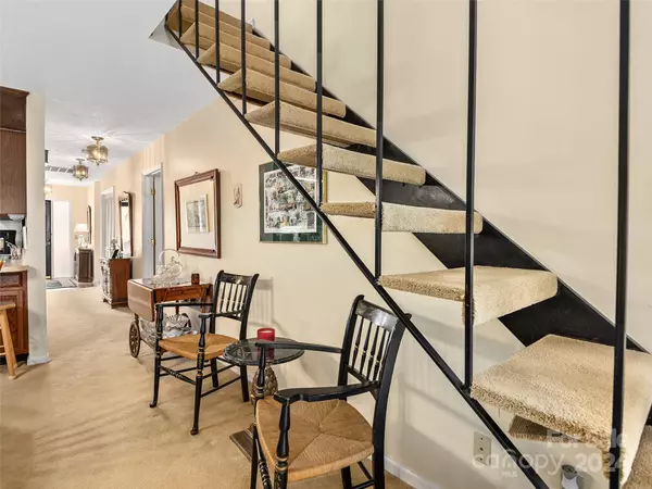 Laurel Park, NC 28739,209 Juniper LN