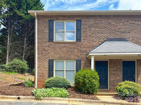 2433 1st ST NW #21D,  Hickory,  NC 28601