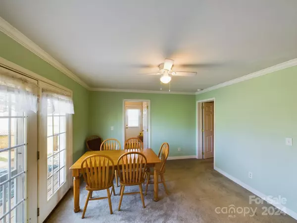 Vale, NC 28168,6052 Pointe West LN