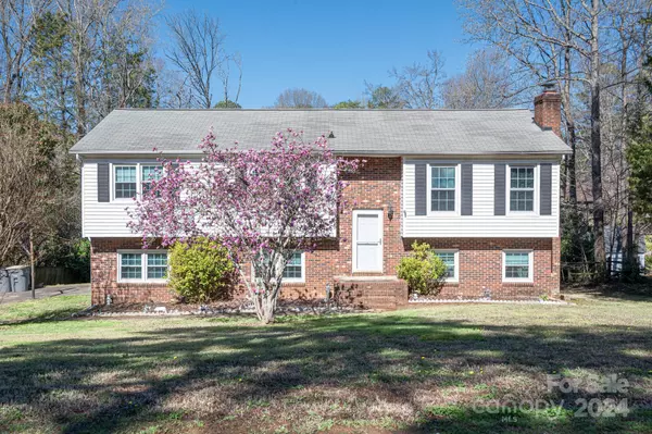 2305 Applegate DR, Concord, NC 28027