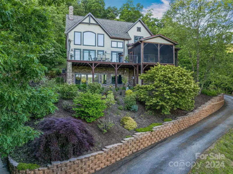 28 Garland DR, Asheville, NC 28804