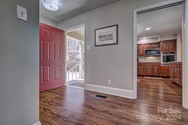 Lake Wylie, SC 29710,125 Tall Pines CT