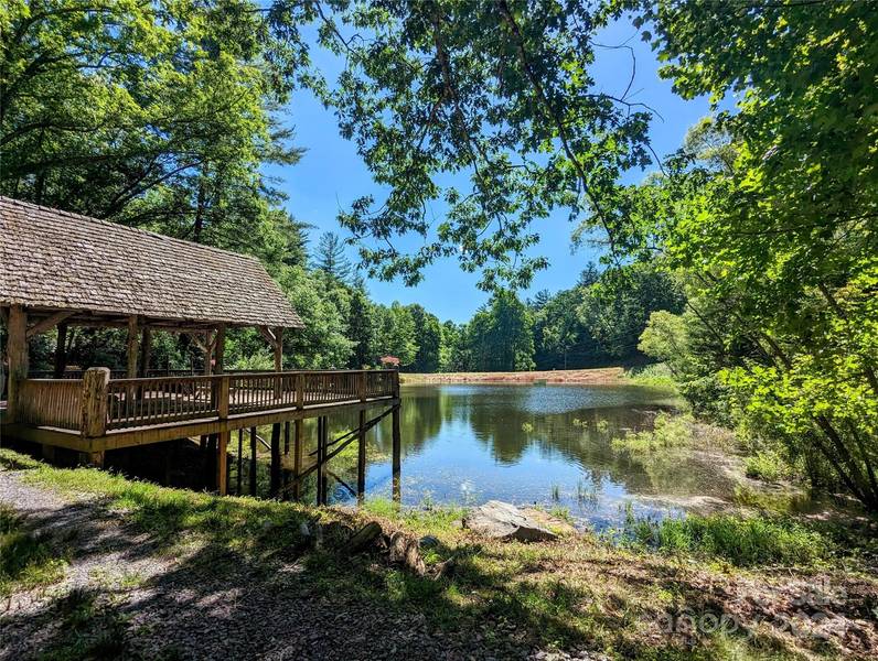 001 Shoal Pond CV, Burnsville, NC 28714