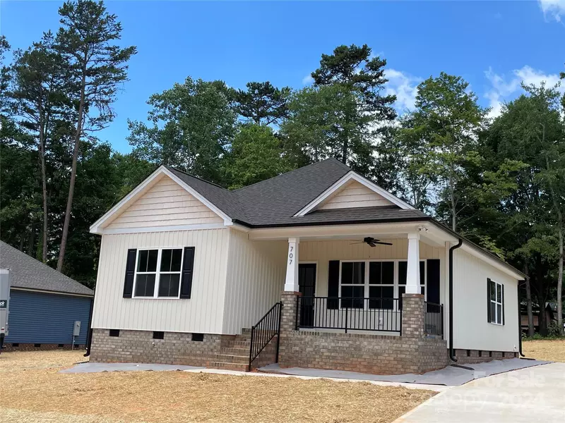 707 Dalton Creek LN, Stanley, NC 28164