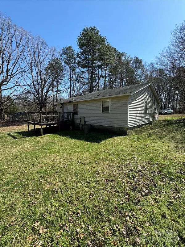 Landis, NC 28088,512 W Blume ST W