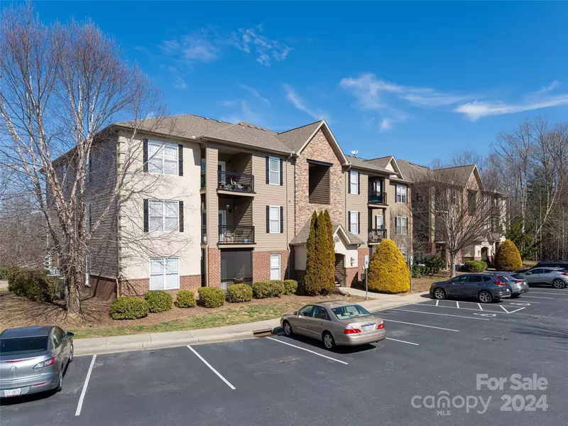 202 Brickton Village CIR #304, Fletcher, NC 28732