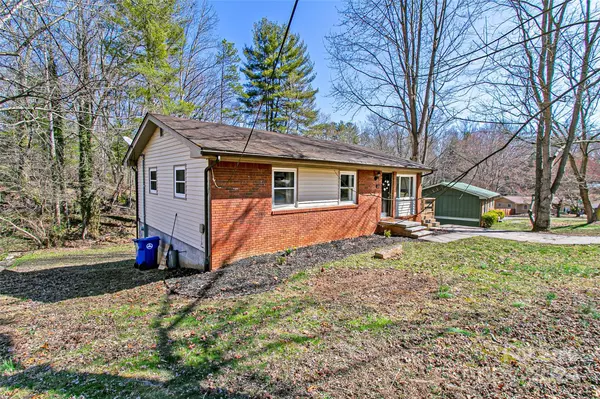 Asheville, NC 28806,24 Lancelot LN