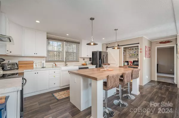 6563 Camp Meeting RD, Connelly Springs, NC 28612