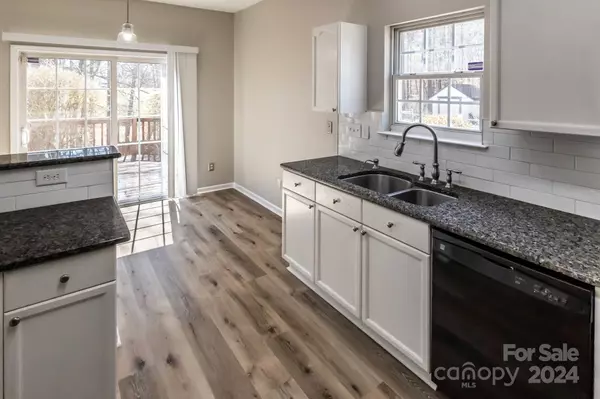 Charlotte, NC 28214,11611 Northwoods Forest DR