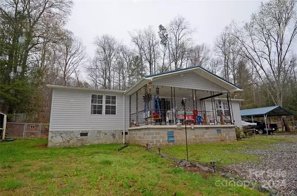 1593 Yancey RD, Marion, NC 28752