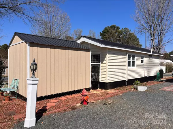 New London, NC 28127,104 Dove LN