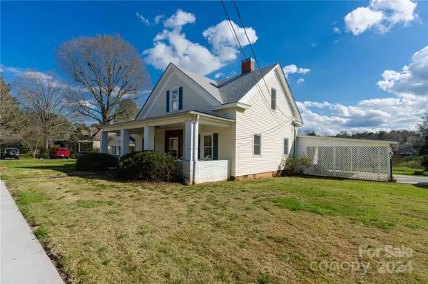 Mount Gilead, NC 27306,206 E Allenton ST