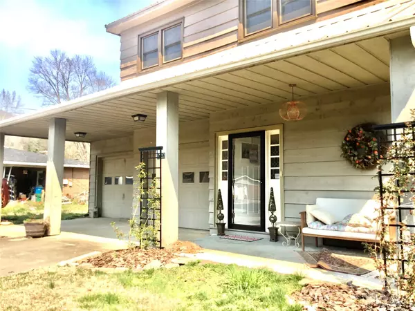 Lenoir, NC 28645,1397 Yadkin River RD