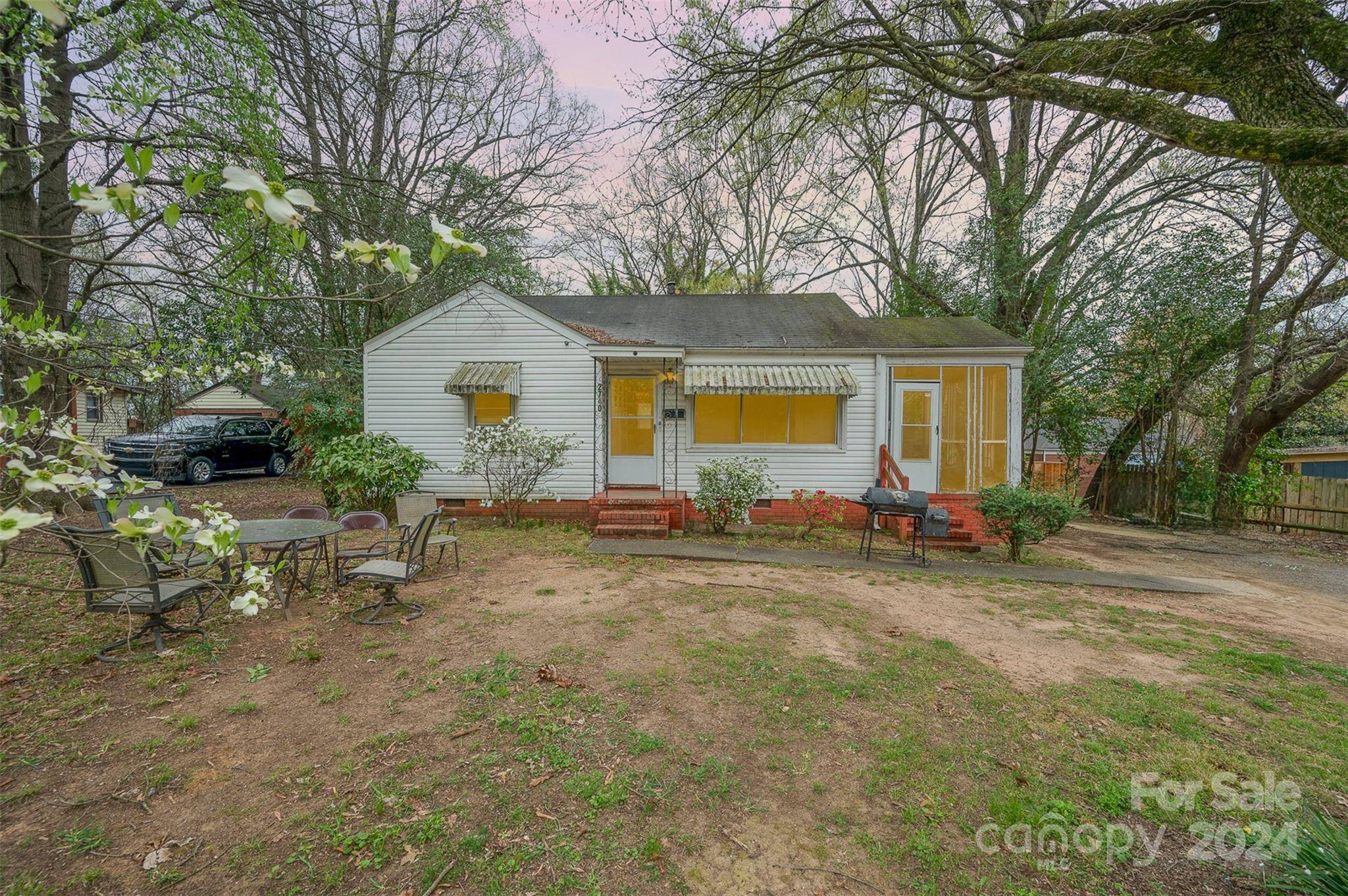 2740 Dogwood AVE, Charlotte, NC 28206