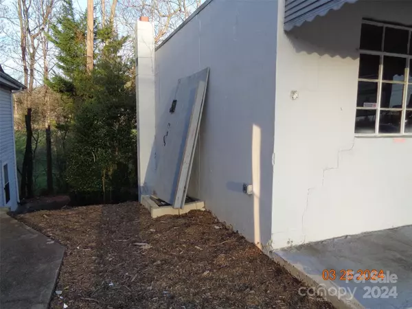 Lenoir, NC 28645,1657 Connelly Springs RD