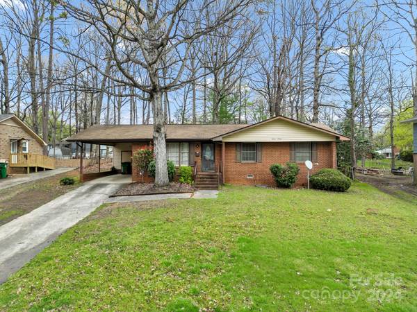 1116 Rosada DR, Charlotte, NC 28213