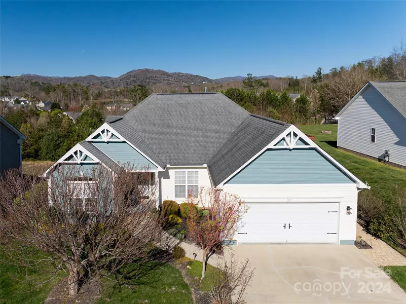 43 Stone River DR, Asheville, NC 28804