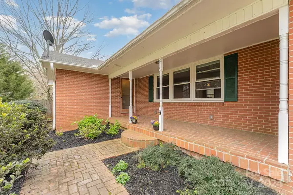 Mocksville, NC 27028,214 E Maple AVE