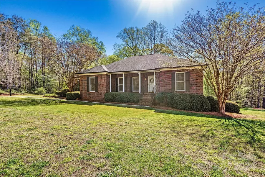 236 Holly Ridge RD, Dallas, NC 28034