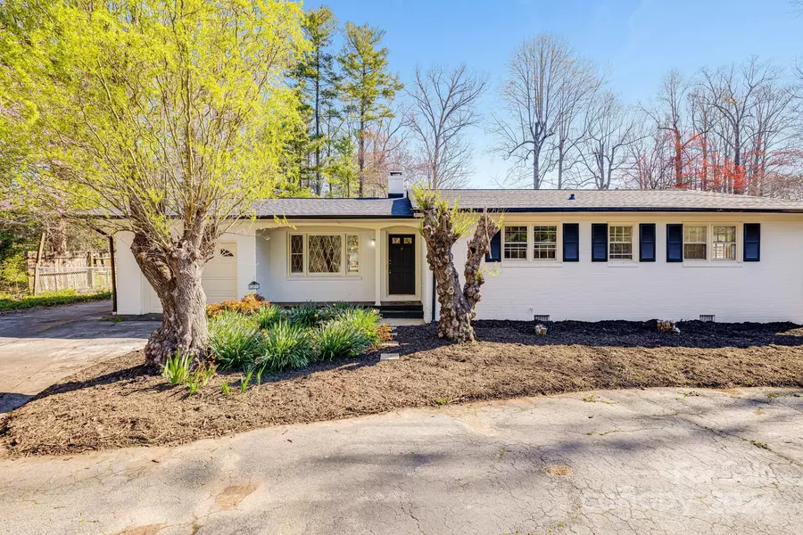 203 Thornbird AVE, Hendersonville, NC 28792