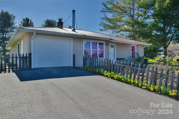 15 Donna LN, Alexander, NC 28701