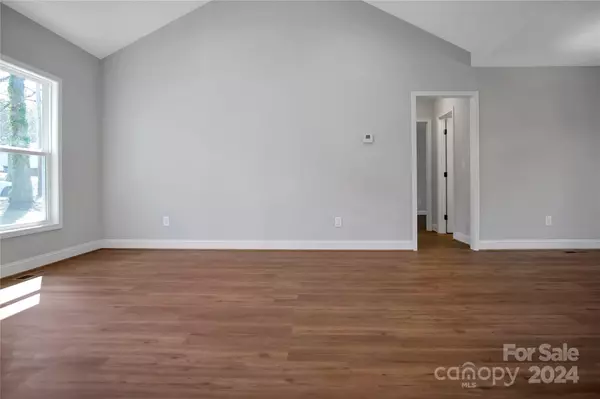 Kings Mountain, NC 28086,807 E Ridge ST