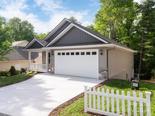 Hendersonville, NC 28791,31 Ashefield CT