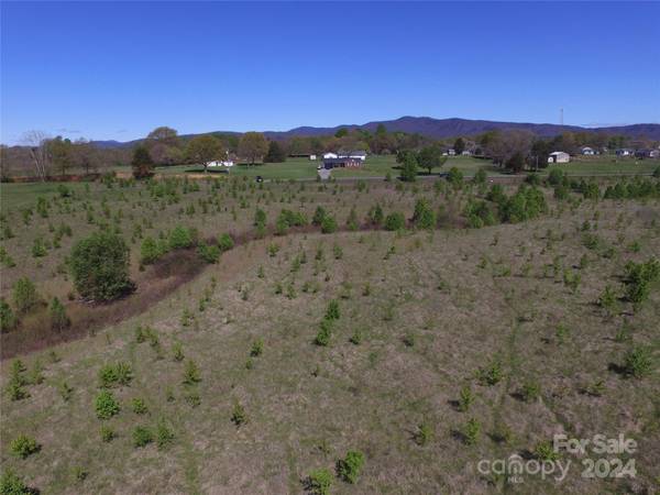 5610 Casar RD, Casar, NC 28020