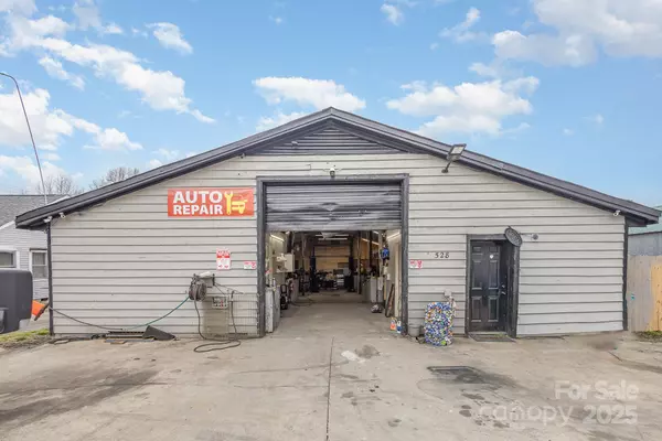 Matthews, NC 28105,528 Charles ST