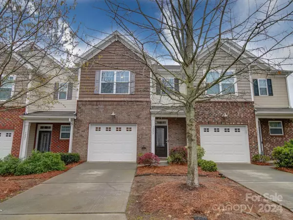 3225 Yarmouth LN, Gastonia, NC 28056