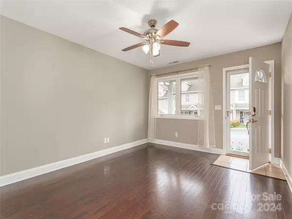 Asheville, NC 28806,8 English Ivy RD