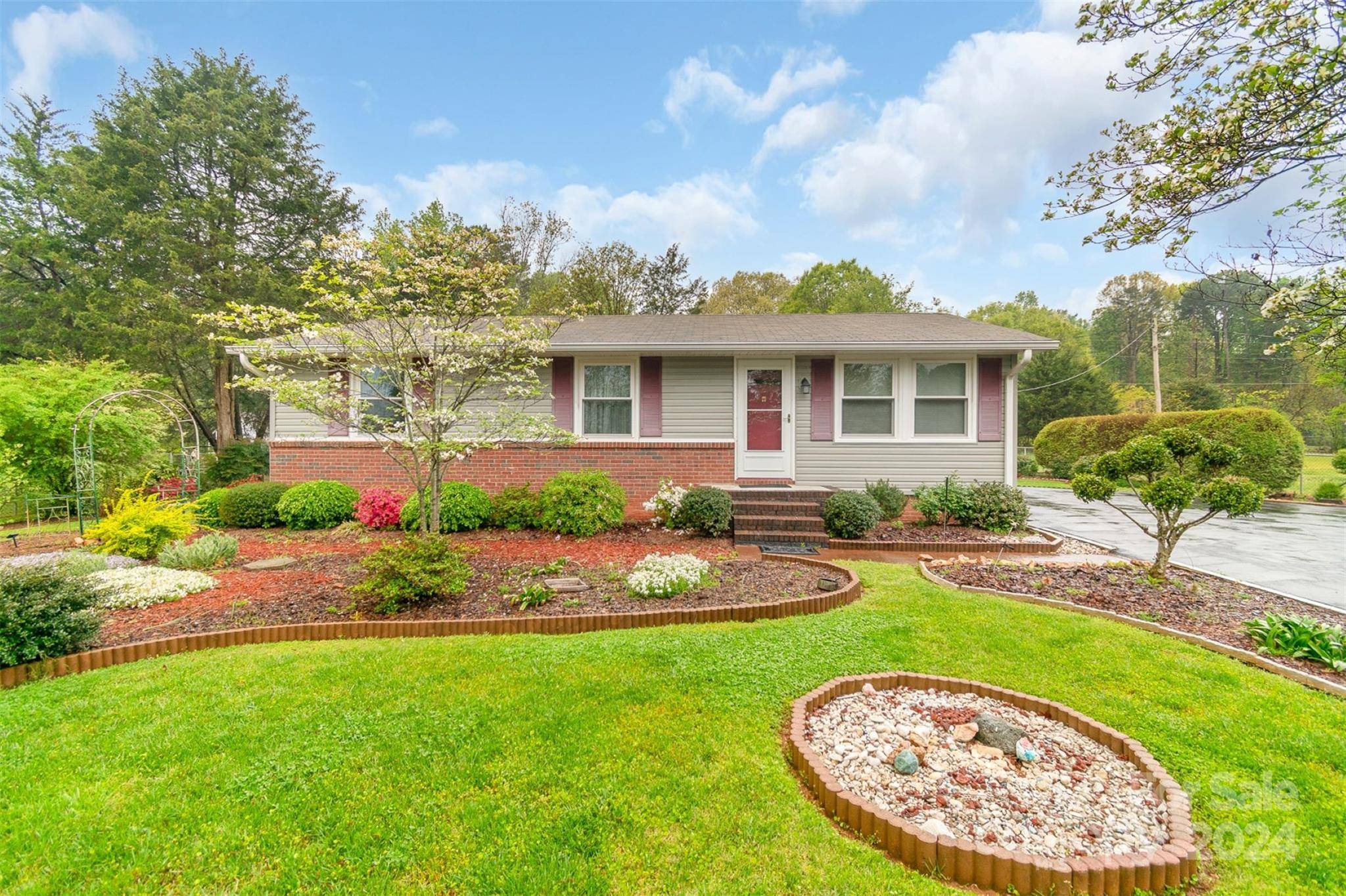 3323 Ratchford DR, Gastonia, NC 28056
