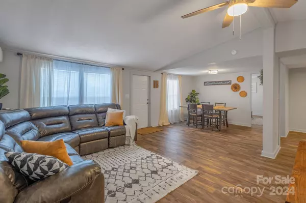 Hamptonville, NC 27020,4889 Harmony HWY