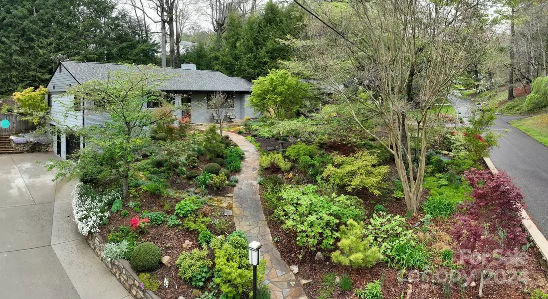 24 Maplewood RD, Asheville, NC 28804