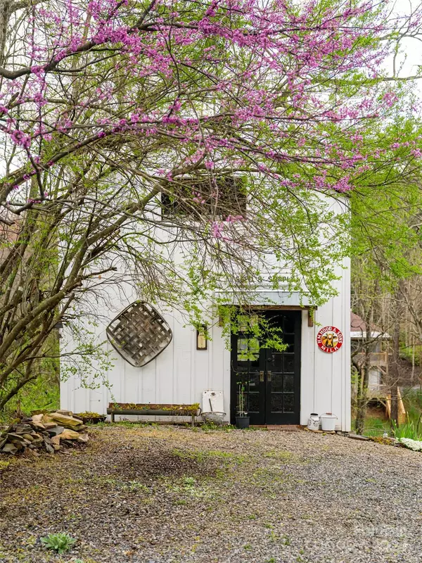 Weaverville, NC 28787,9 Reeves ST
