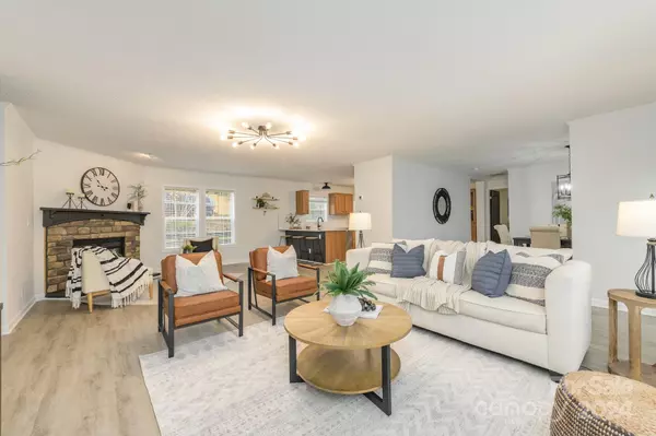 116 Hibriten Mountain RD, Lenoir, NC 28645