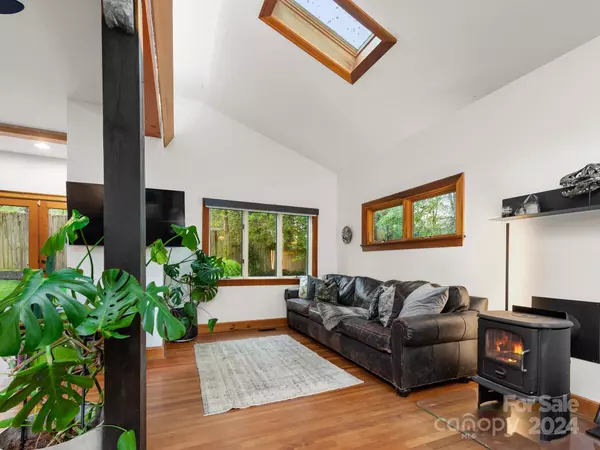 Asheville, NC 28806,87 Craggy AVE