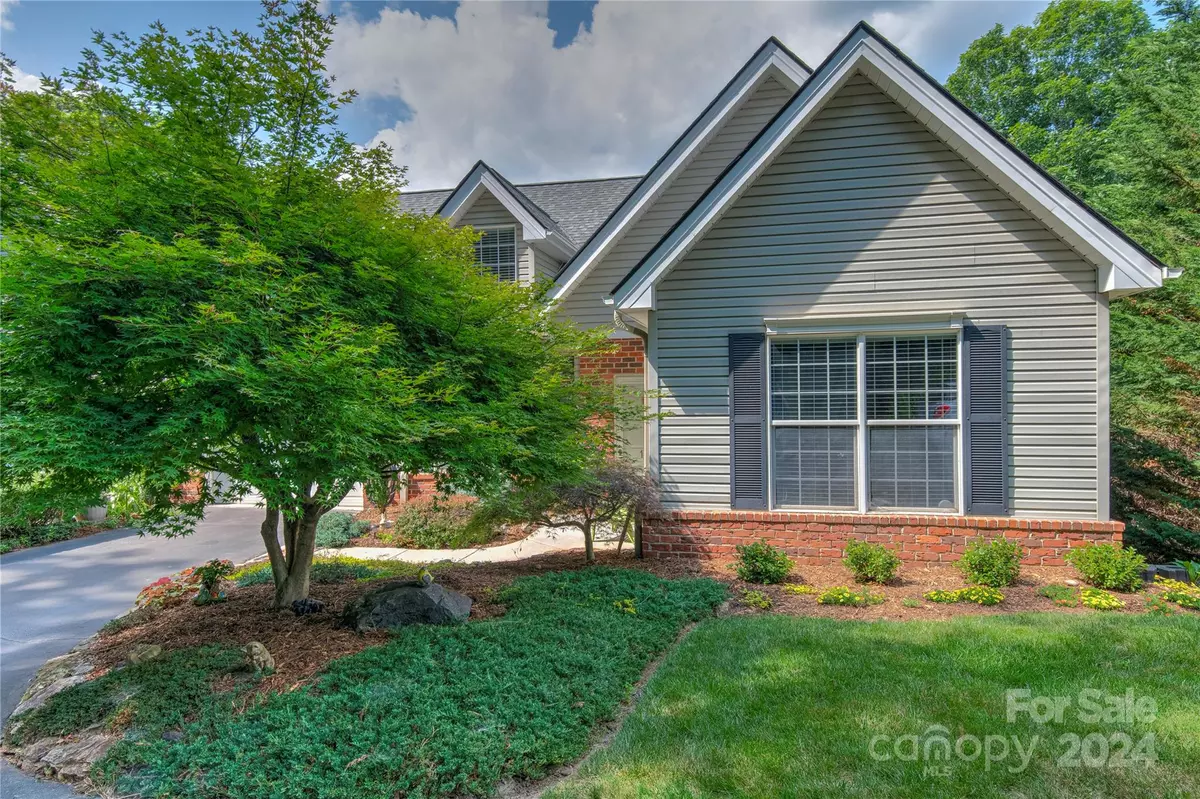 Asheville, NC 28803,117 Hibiscus LN