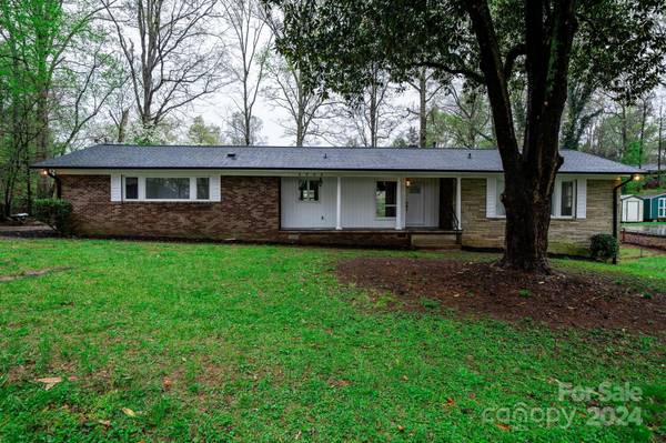 2433 11th AVE SW, Hickory, NC 28602